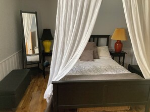 3 chambres, fer et planche à repasser, Wi-Fi, draps fournis