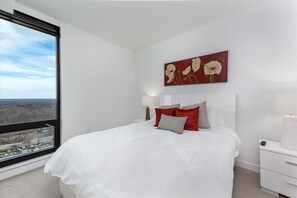 2 bedrooms, desk, iron/ironing board, free WiFi - Close to Dulles Airport | Kitchen + Washer/D | nr DC (Reston)