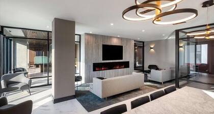 near Stadium Studio 2F BR | Keyless Entry