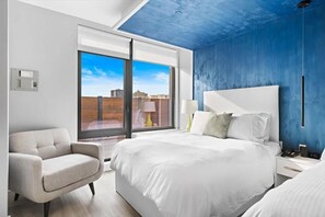 Tabla de planchar con plancha, wifi gratis, ropa de cama