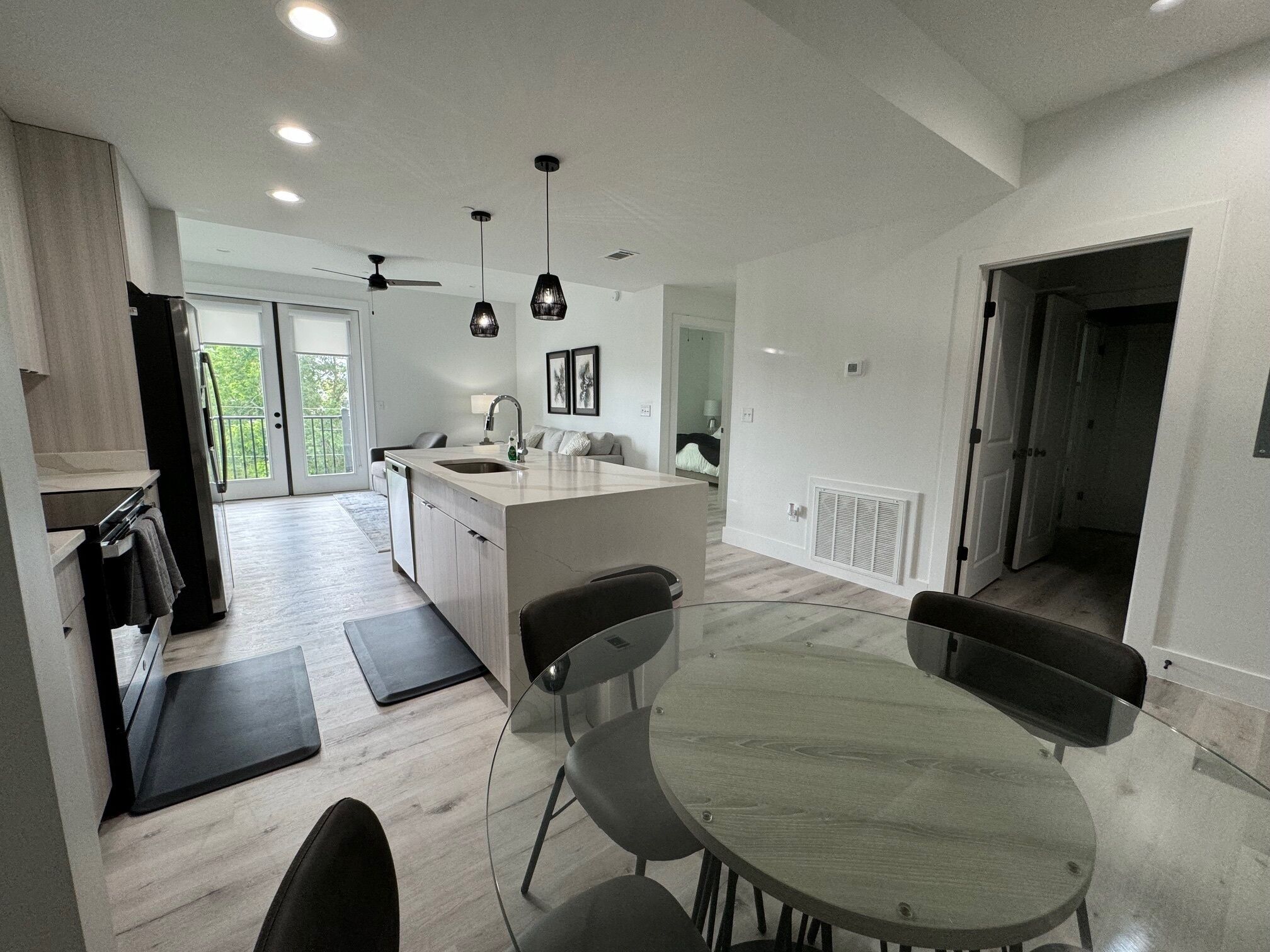 Lägenhet Comfort - 1 kingsize-säng med bäddsoffa - tillgång till pool | Individuell inredning, unika möbler, gratis wi-fi och sängkläder