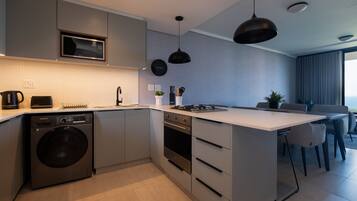 冰箱、微波炉、烤箱、炉灶