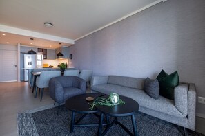 TV - 2 Bed Apartment - Pool and Sauna - Gym - Aircon (Umhlanga)