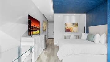 Een strijkplank/strijkijzer, gratis wifi, beddengoed