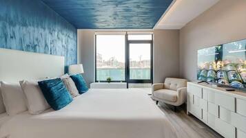 Iron/ironing board, free WiFi, bed sheets