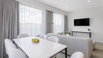 Premium bedding, in-room safe, desk, laptop workspace