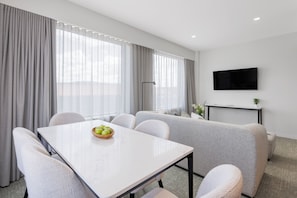 Two Bedroom Apartment | Premium bedding, in-room safe, desk, laptop workspace - Punthill Tuggeranong (Greenway)
