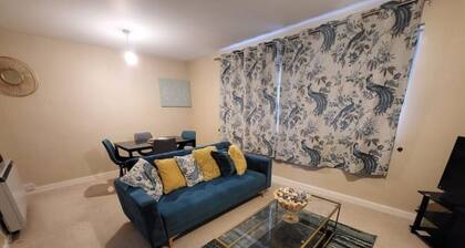 Lovely apartment with free parking & Wi-Fi