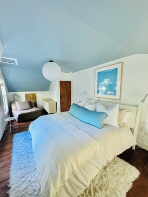 4 bedrooms, desk, iron/ironing board, WiFi - Restorative Mountain Sanctuary with Hot Tub, Minutes from the Mountains  (Andover)
