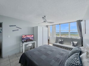 2 Schlafzimmer, Schreibtisch, Bügeleisen/Bügelbrett, WLAN