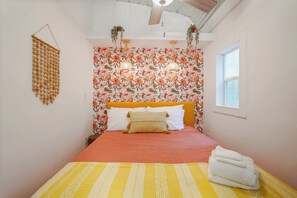 1 bedroom, WiFi, bed sheets - Cute and Cozy! Relax in Hot Tub! Caves Close (South Bloomingville)