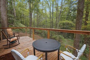 Outdoor dining - Cute and Cozy! Relax in Hot Tub! Caves Close (South Bloomingville)