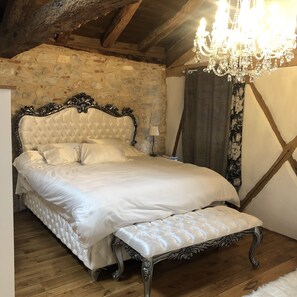 3 chambres, fer et planche à repasser, draps fournis