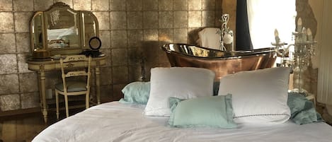 3 bedrooms, iron/ironing board, bed sheets