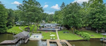 Pool, Hot tub, Kayaks, Mini Golf, + Boat Slip