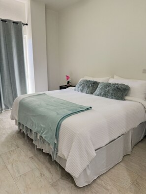 1 bedroom, desk, iron/ironing board, WiFi - Belle La Maye - Serenity Room (Castries)