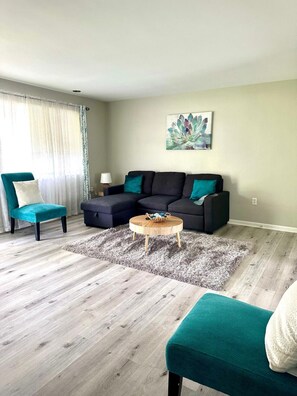 TV, fireplace - 2 Homes for large group / Hot Tub & Close to all (Mason)