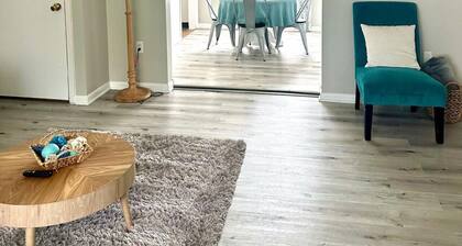 2 Homes for large group / Hot Tub & Close to all