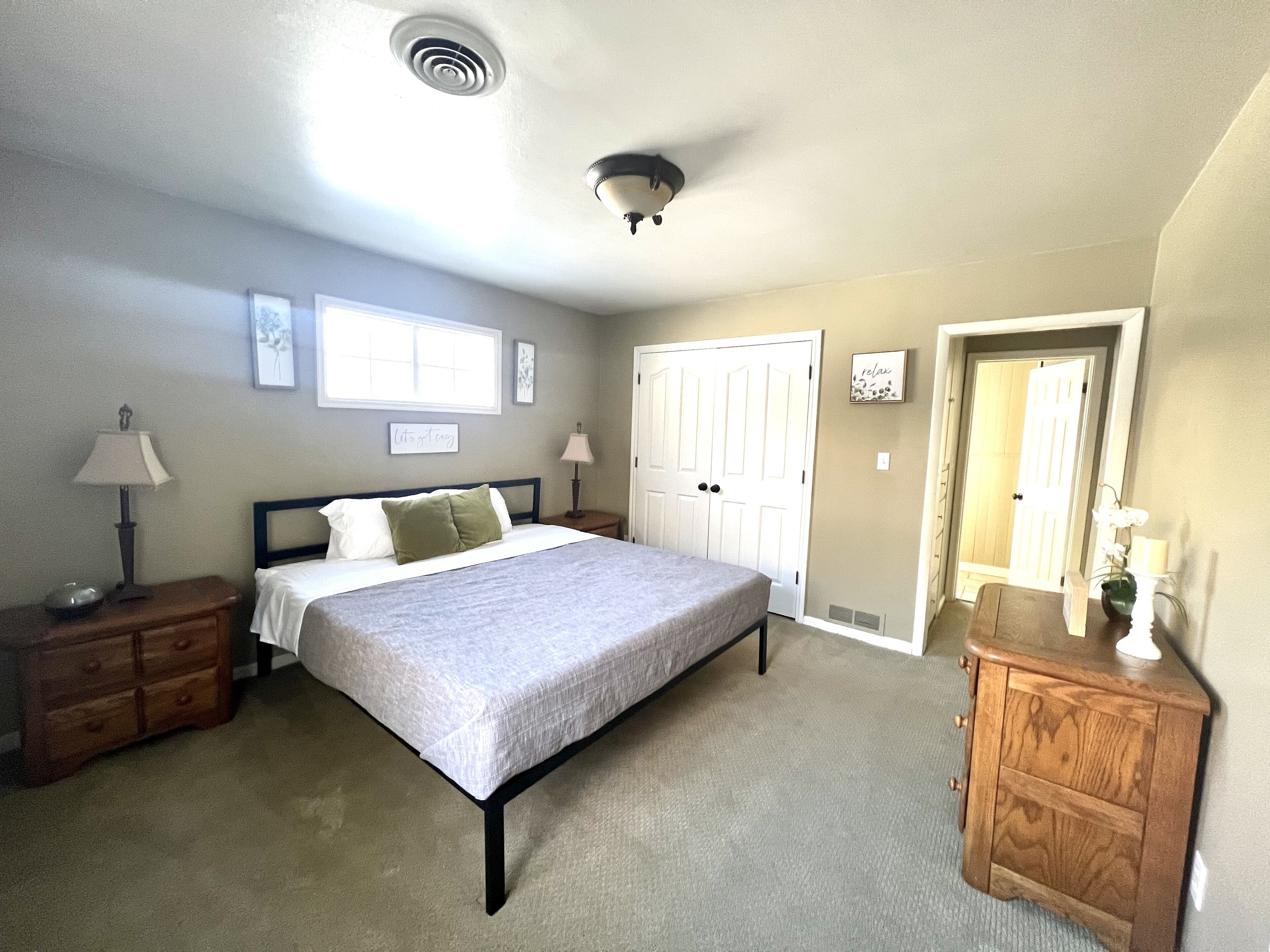 2 suites King&Queen/Spacious. Ski Resorts within 30 mins drive! 