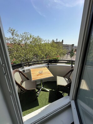 Tomannsrom – superior, balkong, byutsikt | Terrasse/patio