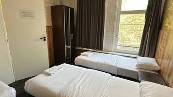 City Triple Room | Free WiFi, bed sheets