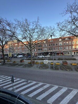 A street view with a row of red-brick buildings, a pedestrian crossing, and a clear blue sky. - Flex-Inn (Rotterdam)