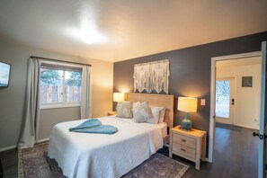 3 habitaciones, tabla de planchar con plancha y cuna de viaje 