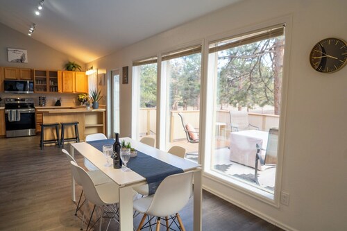 Holiday Home near RMNP and town! Decks, Firepit, Big Yard!