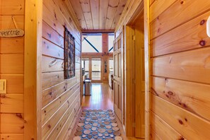 Interior - Gorgeous Blue Ridge Mountain Retreat: Deck + View! (Blue Ridge)