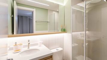 Apartment | Bathroom | Shower, rainfall showerhead