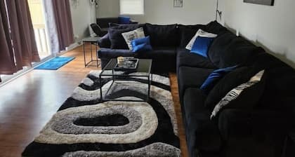 Close to downtown Naperville 3 Bed 2.5bath/Pets OK, Garage and utilities incl.