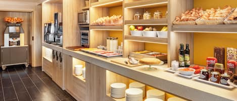 Petit déjeuner continental (11.50 EUR par personne)