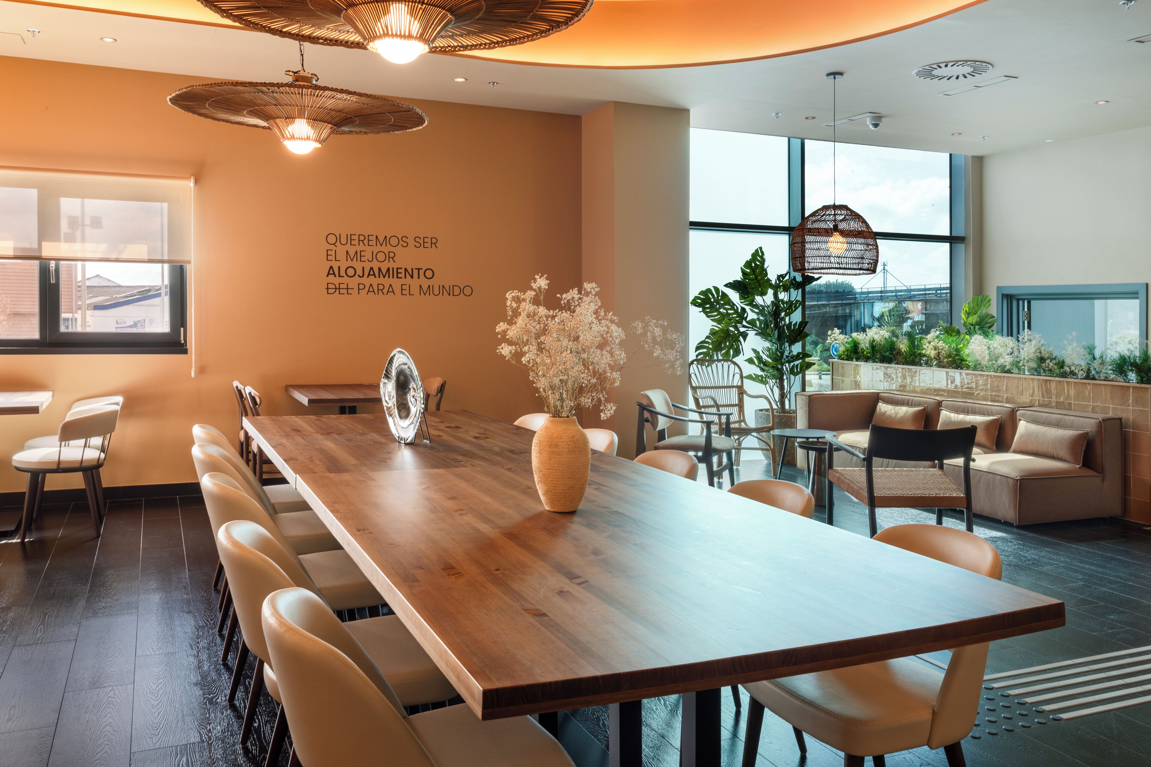 Daily continental breakfast (EUR 11.50 per person)