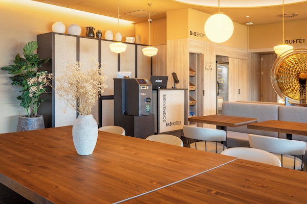 Daily continental breakfast (EUR 11.50 per person)