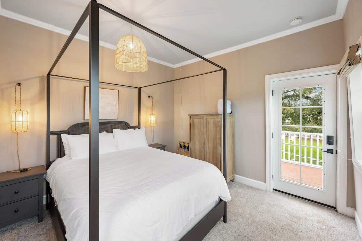4 bedrooms, iron/ironing board, travel cot, free WiFi