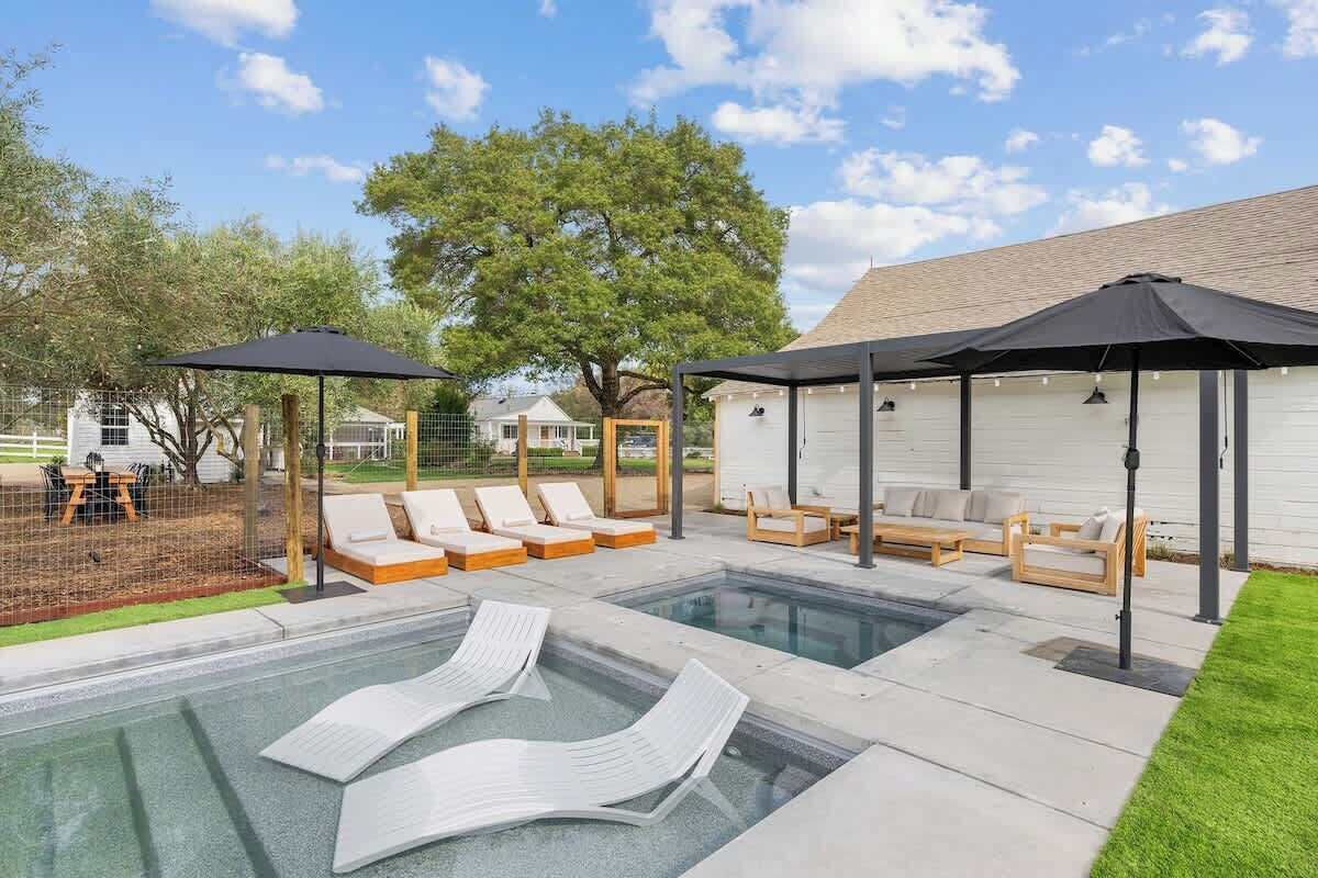 Pool, Hot Tub & Cabana