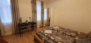 Tremannsrom – standard | Skrivebord og wi-fi (inkludert)