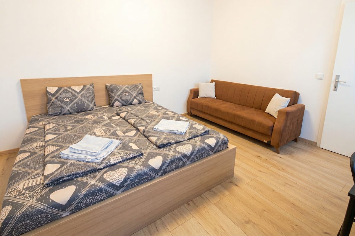 Quarto triplo standard | Escrivaninha, Wi-Fi de cortesia