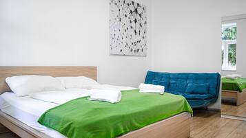 Standard Triple Room | Desk, free WiFi