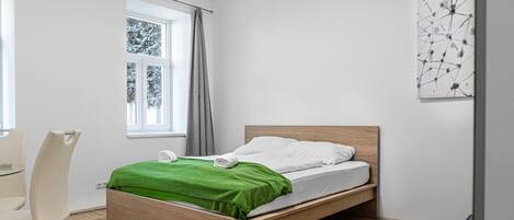 Standard-Dreibettzimmer | Schreibtisch, kostenloses WLAN