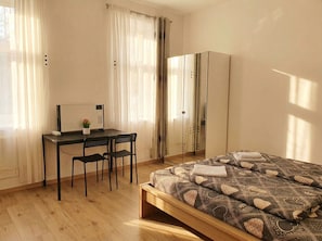 Standard Triple Room | View from room - Relaxing 2BR shared Apt. U3 Enkplatz (Vienna)