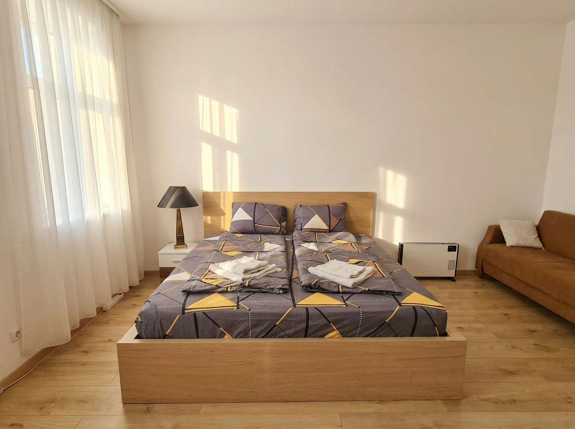 標準三人房 | 書桌、免費無線上網