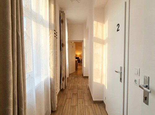 Close to City Center - Affordable Private Rooms with TV