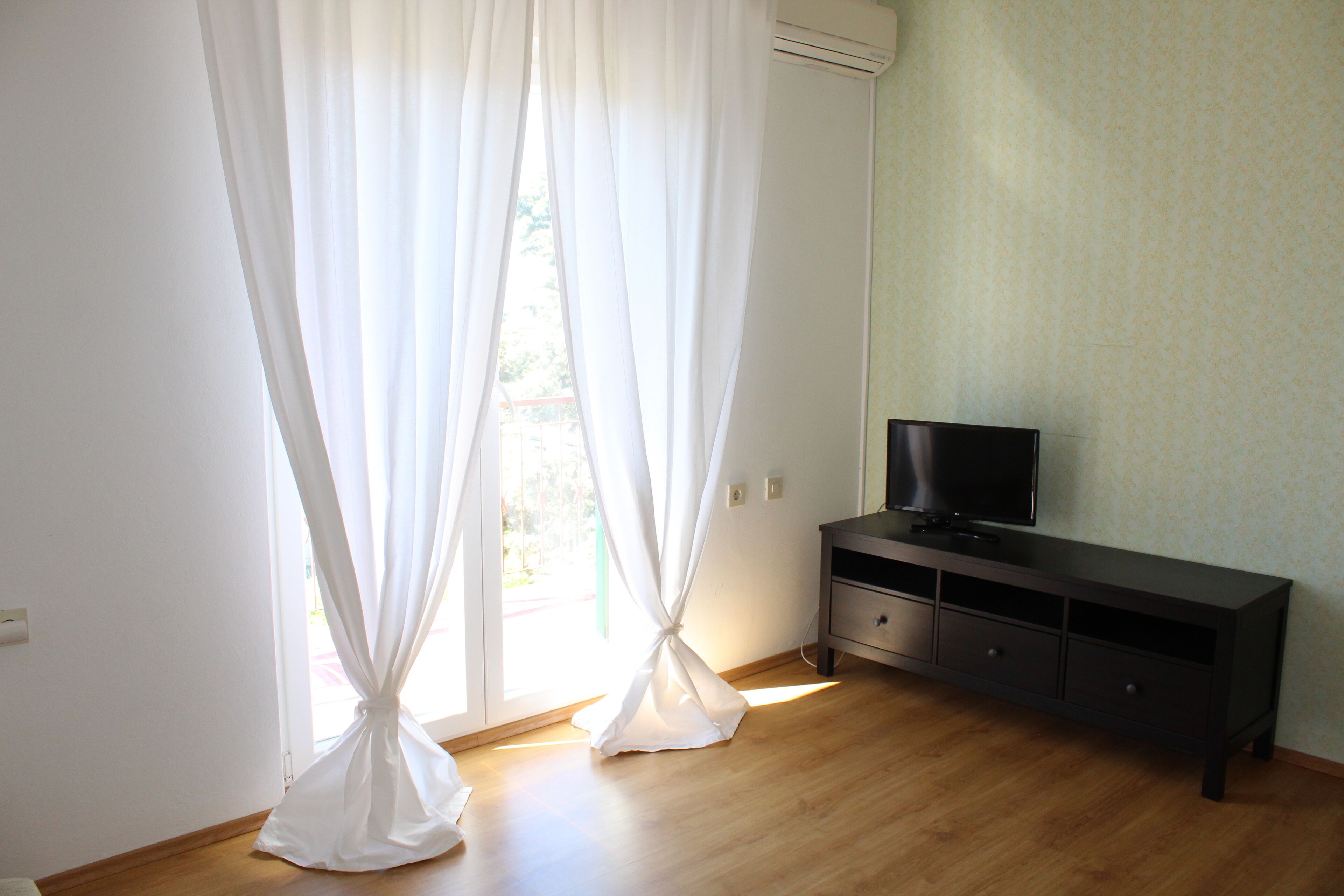 Apt MM 3.2 | Television