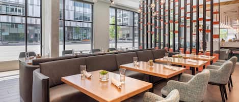 Aamiainen ja illallinen, paikallinen keittiö