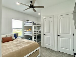 8 bedrooms, WiFi, bed sheets