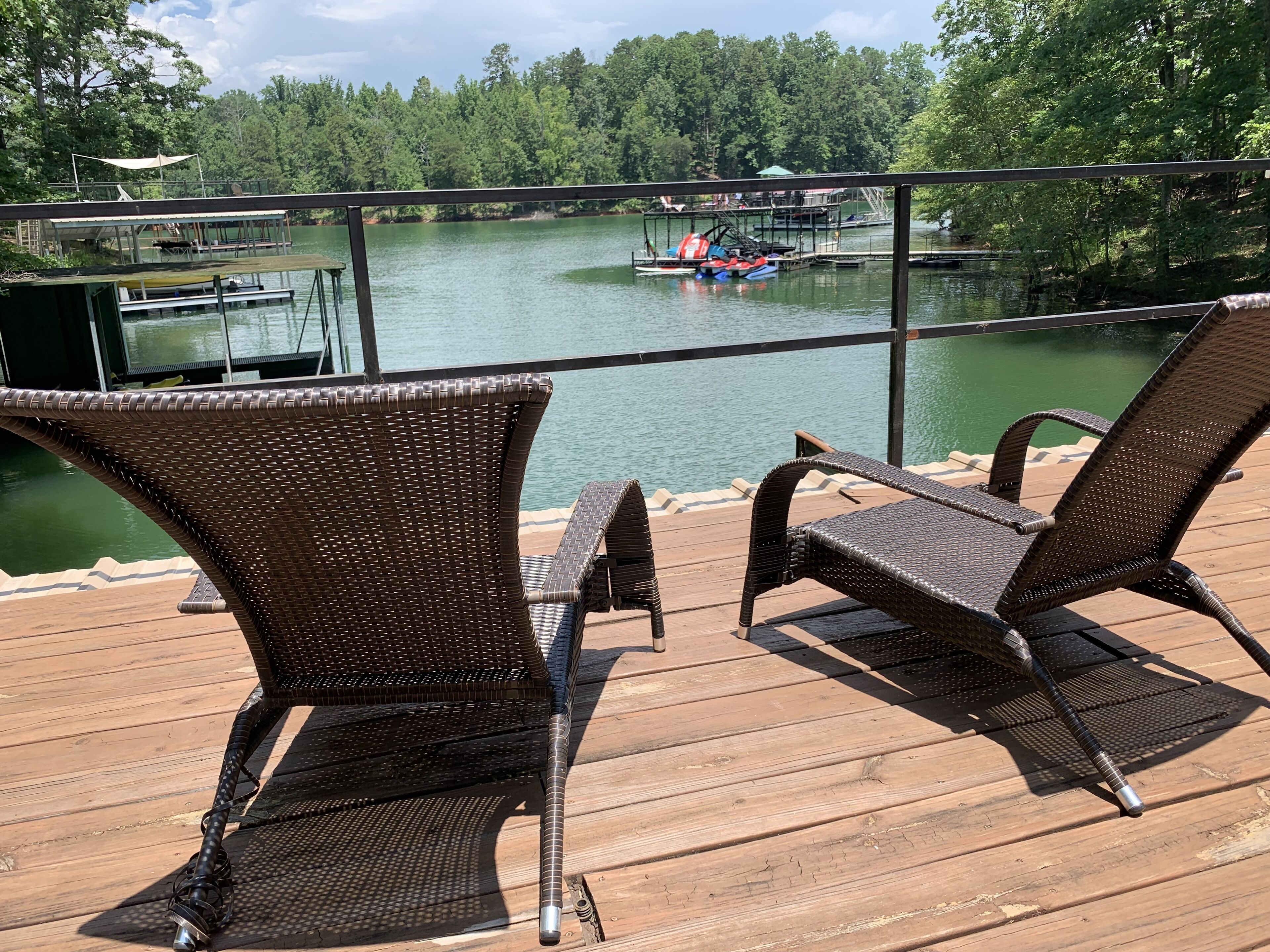 Lakefront 3 bedroom cabin on Lake Lanier, near Gainesville Marina