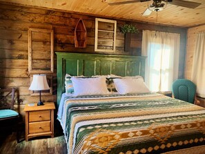 2 bedrooms, iron/ironing board, WiFi, bed sheets - Briar Patch Cabin RRG: Firepit, Sunset, WIFI (Stanton)