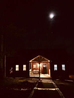 Exterior - Briar Patch Cabin RRG: Firepit, Sunset, WIFI (Stanton)