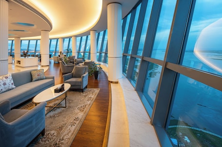 2 Restaurants; Frühstück, Mittagessen und Abendessen werden serviert. Hilton Brazzaville Les Tours Jumelles Hotel & Residences